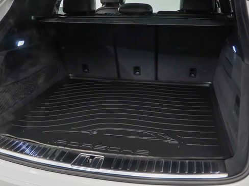 Certified 2023 Porsche Cayenne Platinum Edition image 13