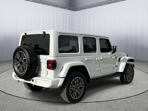 Used 2023 Jeep Wrangler Unlimited Sahara AWD/4WD image 9