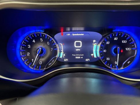 Used 2023 Chrysler Pacifica Touring-L FWD image 33