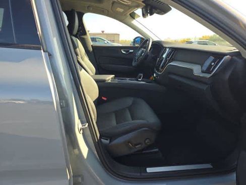 Certified 2025 Volvo XC60 B5 Plus image 8