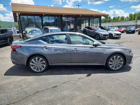 New 2026 Nissan Altima 2.5 SV w/ SV Premium Package FWD image 9