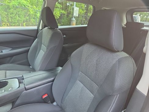 Certified 2025 Nissan Rogue SV FWD image 18