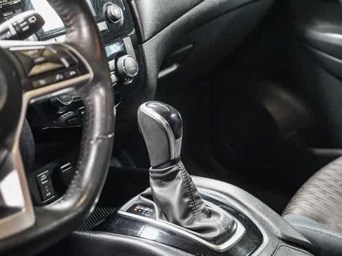 Used 2017 Nissan Rogue SV image 23