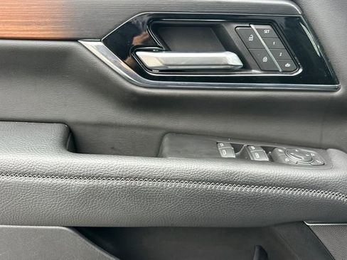 Used 2025 GMC Yukon Denali image 11