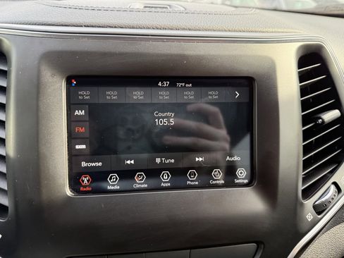 Used 2019 Jeep Cherokee Latitude Plus w/ Cold Weather Group image 25