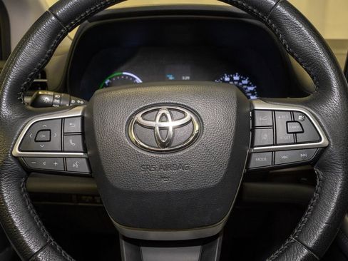 Used 2021 Toyota Sienna XLE image 19