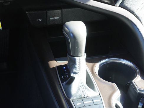 Used 2024 Toyota Camry SE image 33