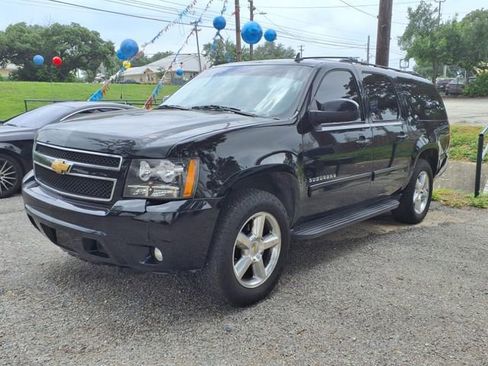 Used 2013 Chevrolet Suburban LT w/ Luxury Package image 3