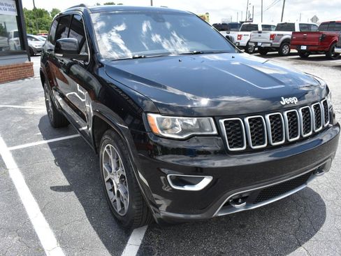 Used 2018 Jeep Grand Cherokee Limited AWD/4WD image 4