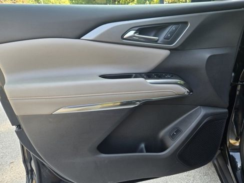 Used 2025 Chevrolet Traverse LT image 14