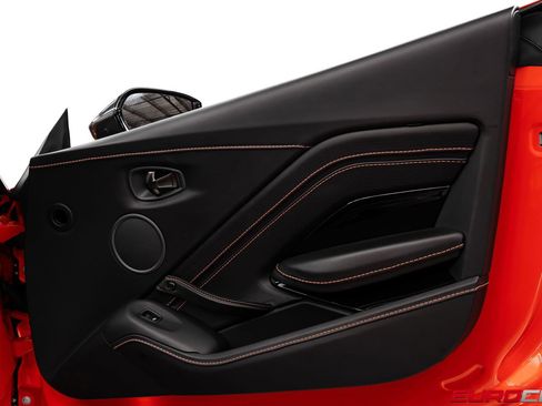 Used 2022 Aston Martin V8 Vantage Roadster image 27