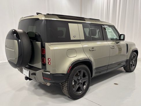 Used 2024 Land Rover Defender 110 X-Dynamic SE image 6