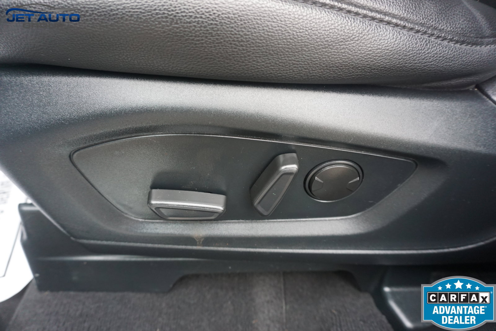 Used 2023 Ford Explorer Limited AWD/4WD image 32