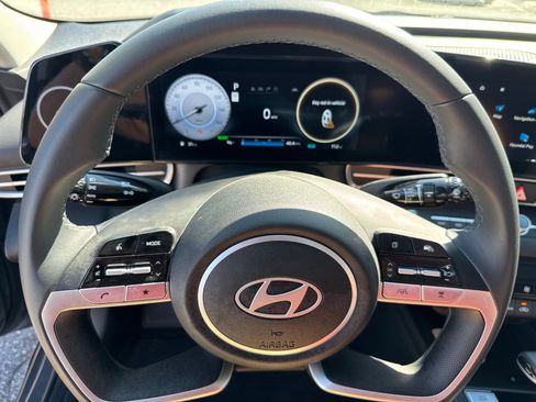 Certified 2026 Hyundai Elantra Limited FWD image 30