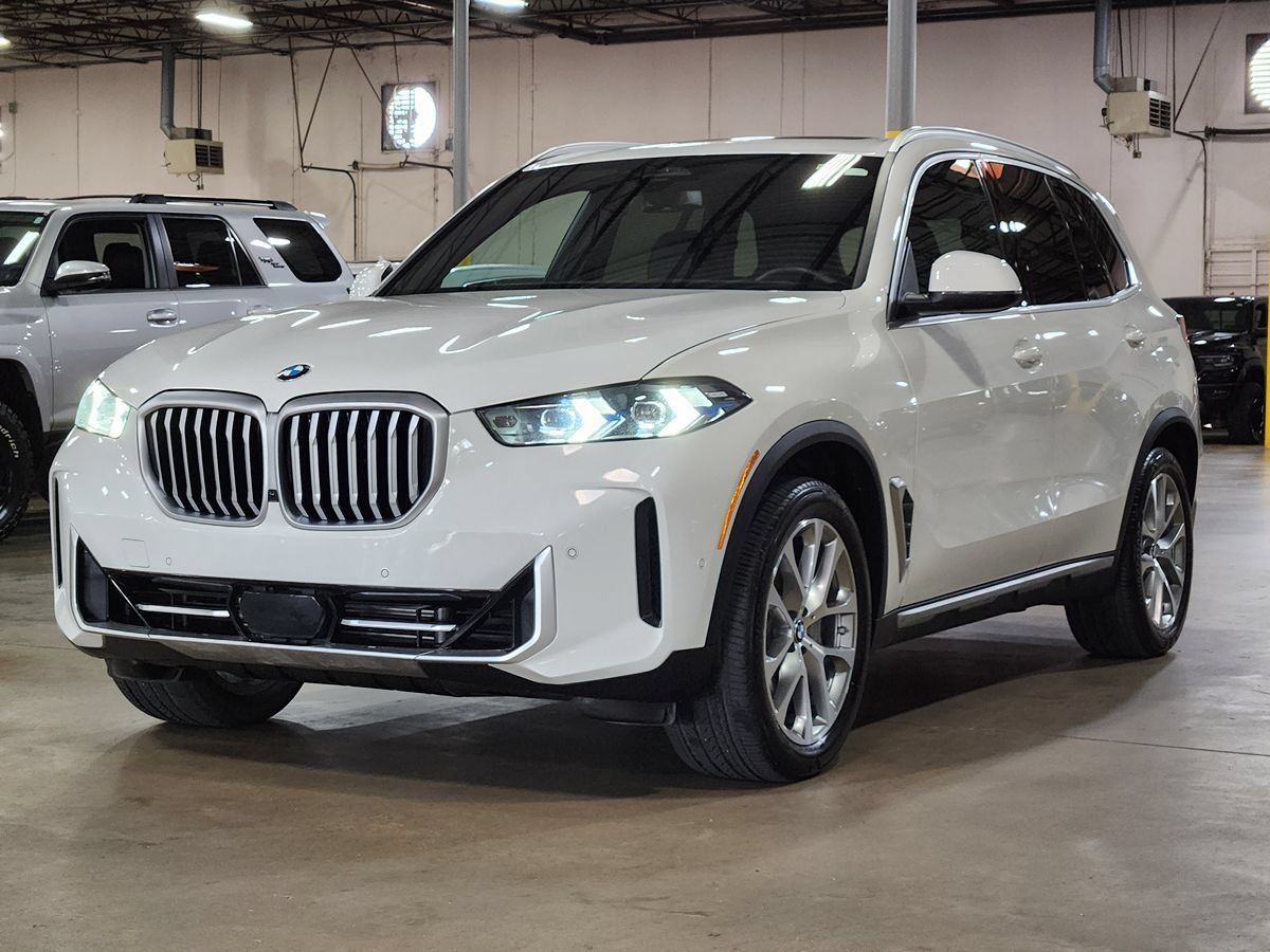 Used 2024 BMW X5 xDrive40i w/ Premium Package AWD/4WD image 4