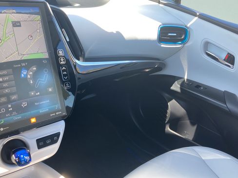 Used 2017 Toyota Prius Prime Advanced FWD image 14