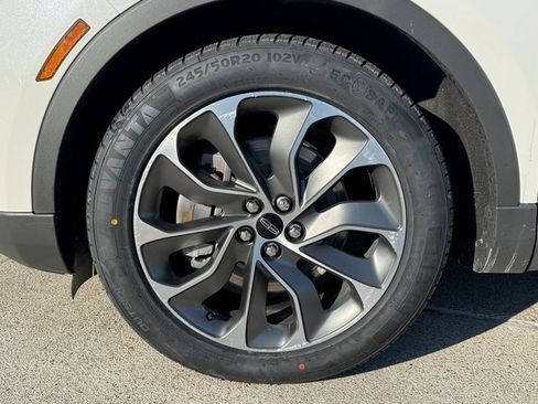 Used 2022 Lincoln Nautilus Reserve w/ Luxury Package image 13