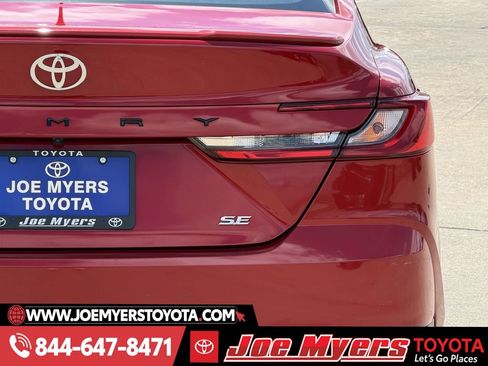 Used 2025 Toyota Camry SE image 9