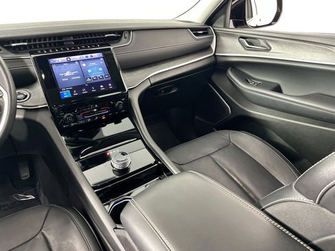 Used 2022 Jeep Grand Cherokee Limited image 22