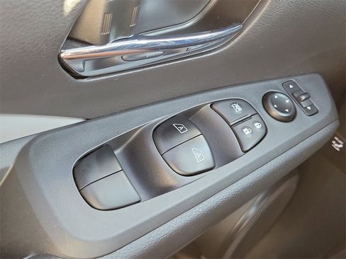 Used 2024 Nissan Kicks SR w/ SR Premium Package image 15