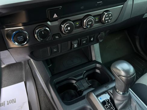Used 2020 Toyota Tacoma TRD Off-Road AWD/4WD image 20