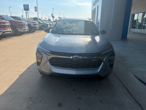 Used 2025 Chevrolet Trax RS w/ Sunroof Package FWD image 10