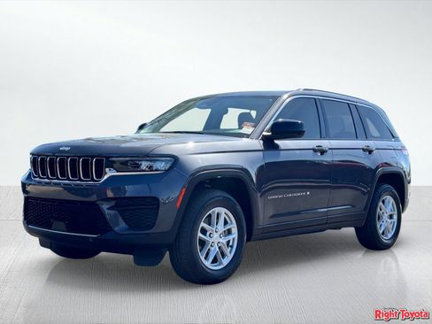 Used 2024 Jeep Grand Cherokee Laredo X RWD image 2