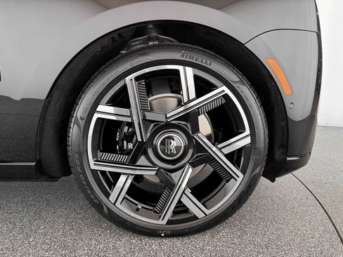 New 2026 Rolls-Royce Cullinan Black Badge image 38