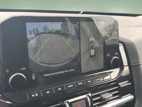 Used 2024 Nissan Pathfinder SL image 24