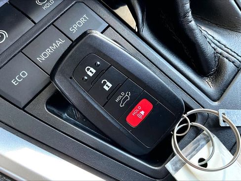 Used 2019 Toyota RAV4 Limited w/ Cold Weather Package FWD image 15