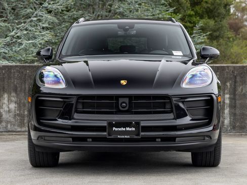 Certified 2026 Porsche Macan AWD/4WD image 8
