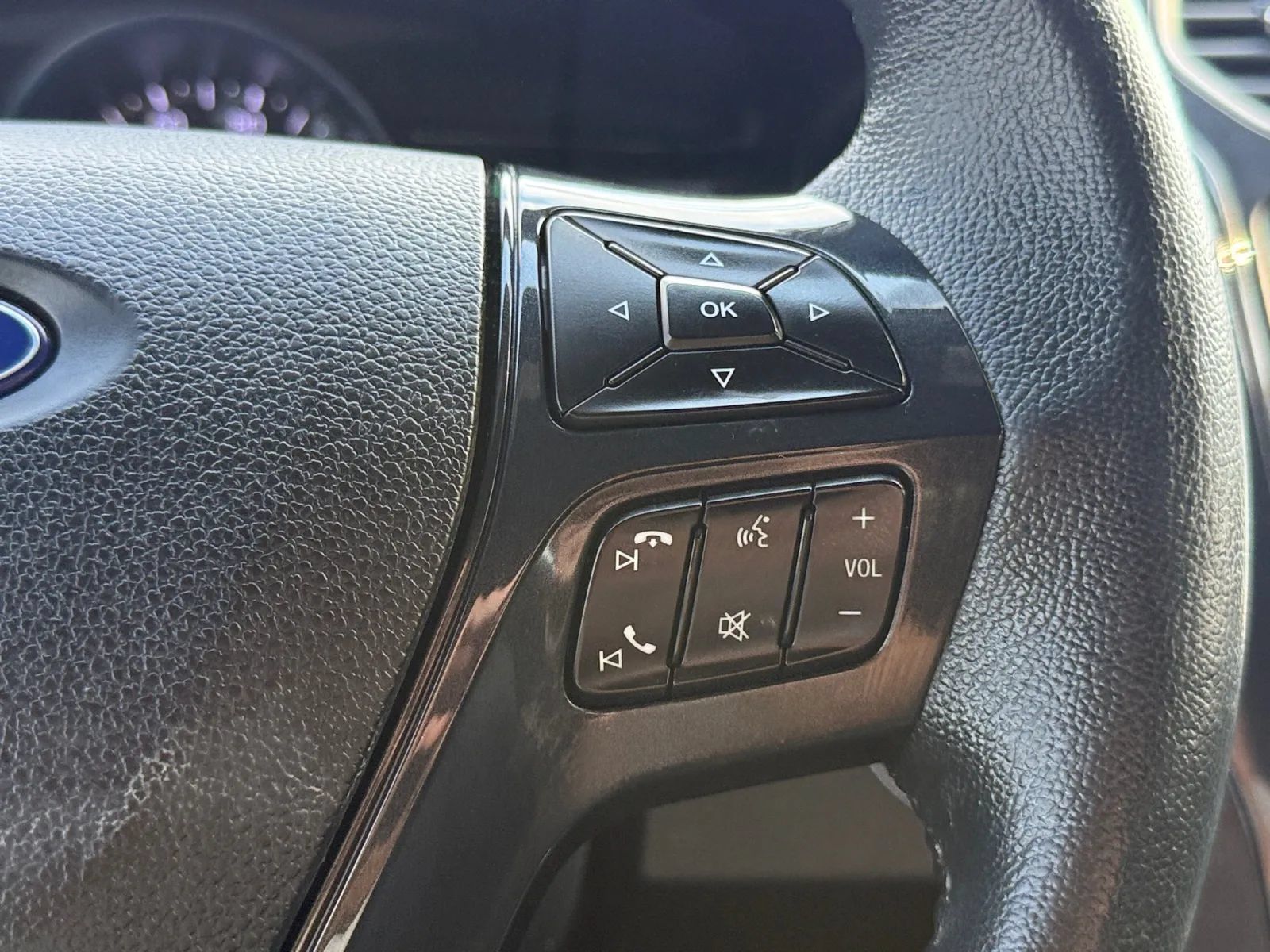 Used 2019 Ford Explorer XLT w/ Equipment Group 202A AWD/4WD image 27