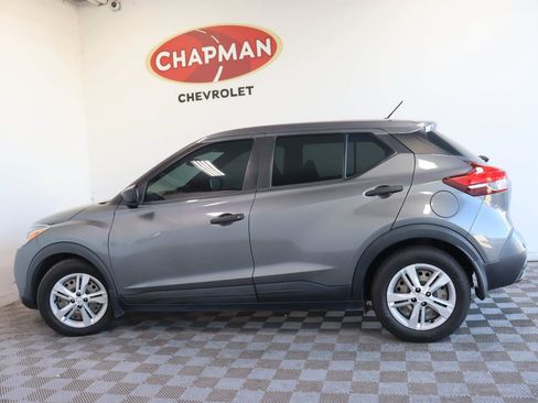Used 2020 Nissan Kicks S FWD image 3