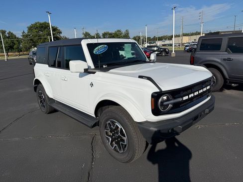 Used 2025 Ford Bronco Outer Banks AWD/4WD image 3