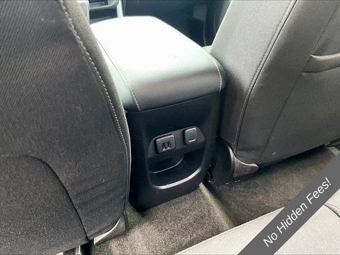 Used 2015 GMC Canyon SLE AWD/4WD image 25