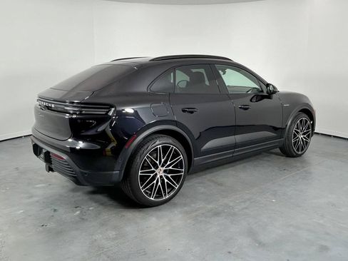 Certified 2024 Porsche Macan 4 Electric AWD/4WD image 7