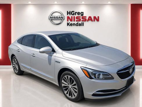 Used 2017 Buick LaCrosse Essence FWD image 3