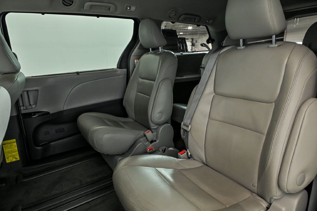 Used 2015 Toyota Sienna XLE FWD image 15
