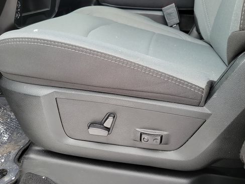 Used 2024 RAM 2500 Big Horn w/ Bed Utility Group image 9