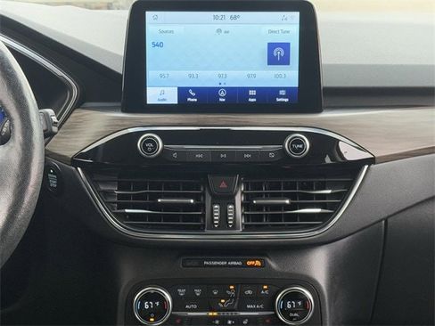 Used 2020 Ford Escape Titanium image 17