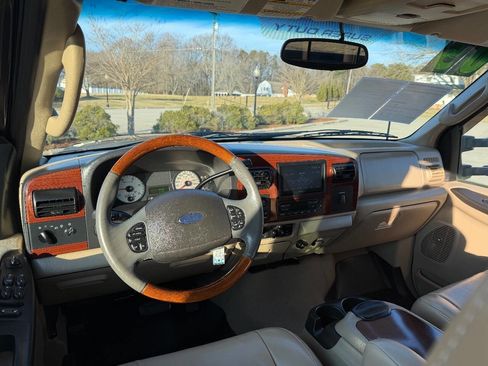 Used 2005 Ford F250 Lariat image 16