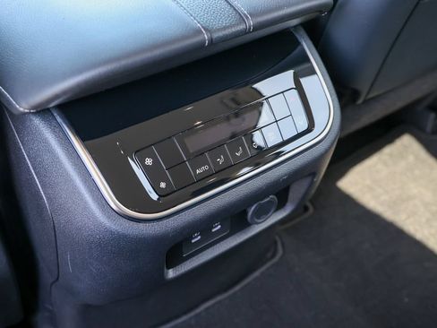 Used 2025 Nissan Armada SV AWD/4WD image 31