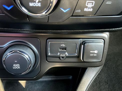 Certified 2022 Jeep Renegade Latitude image 31