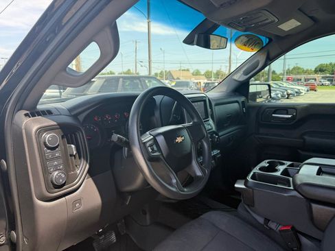 Used 2020 Chevrolet Silverado 1500 Custom w/ Custom Value Package AWD/4WD image 8