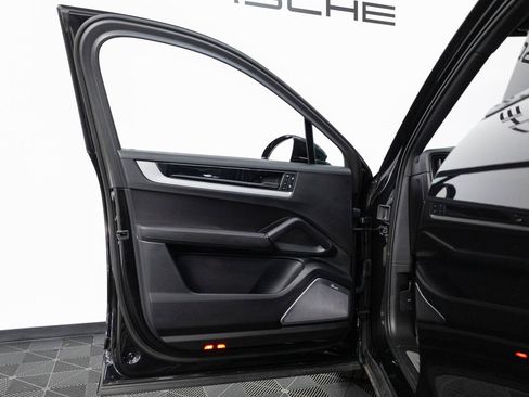 Certified 2025 Porsche Cayenne S AWD/4WD image 16