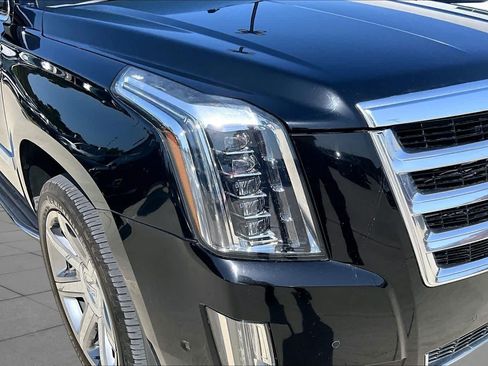 Used 2020 Cadillac Escalade Luxury RWD image 26