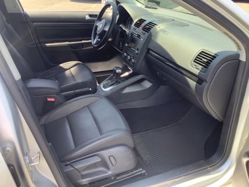 Used 2010 Volkswagen Jetta SE FWD image 17