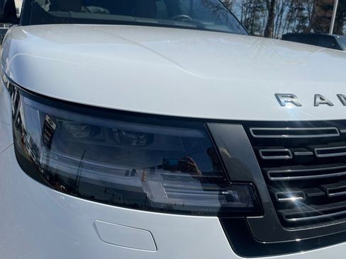 Certified 2024 Land Rover Range Rover SE image 24