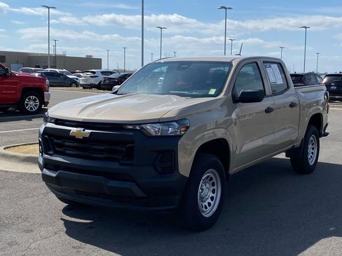 Used 2023 Chevrolet Colorado W/T image 3