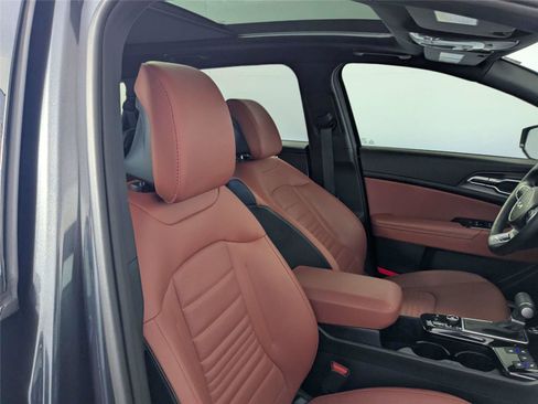 Used 2025 Kia Sportage SX image 30